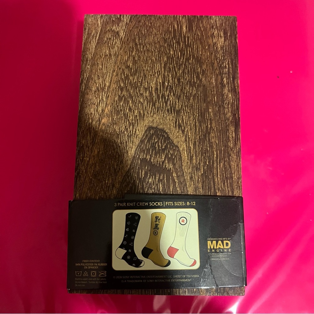 Sony Ghost of Tsushima 3-Pack Crew Socks - Black and Gold Packaging - Picture 2 of 4